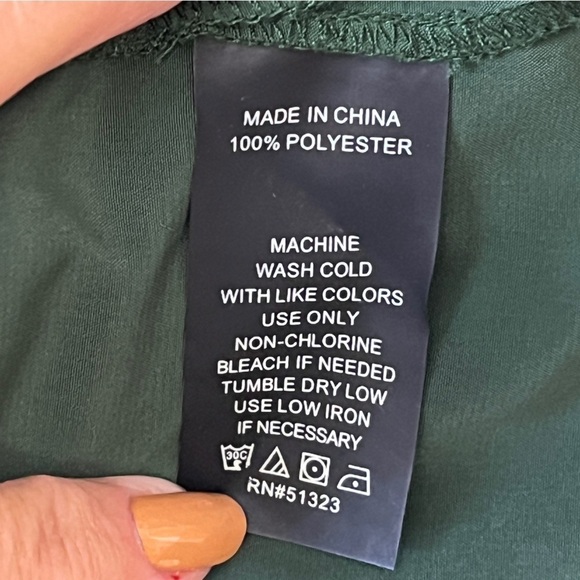 Vince Camuto V-Neck Long Sleeve Blouse. Green and Black. Size XS #1321 - Picture 5 of 5